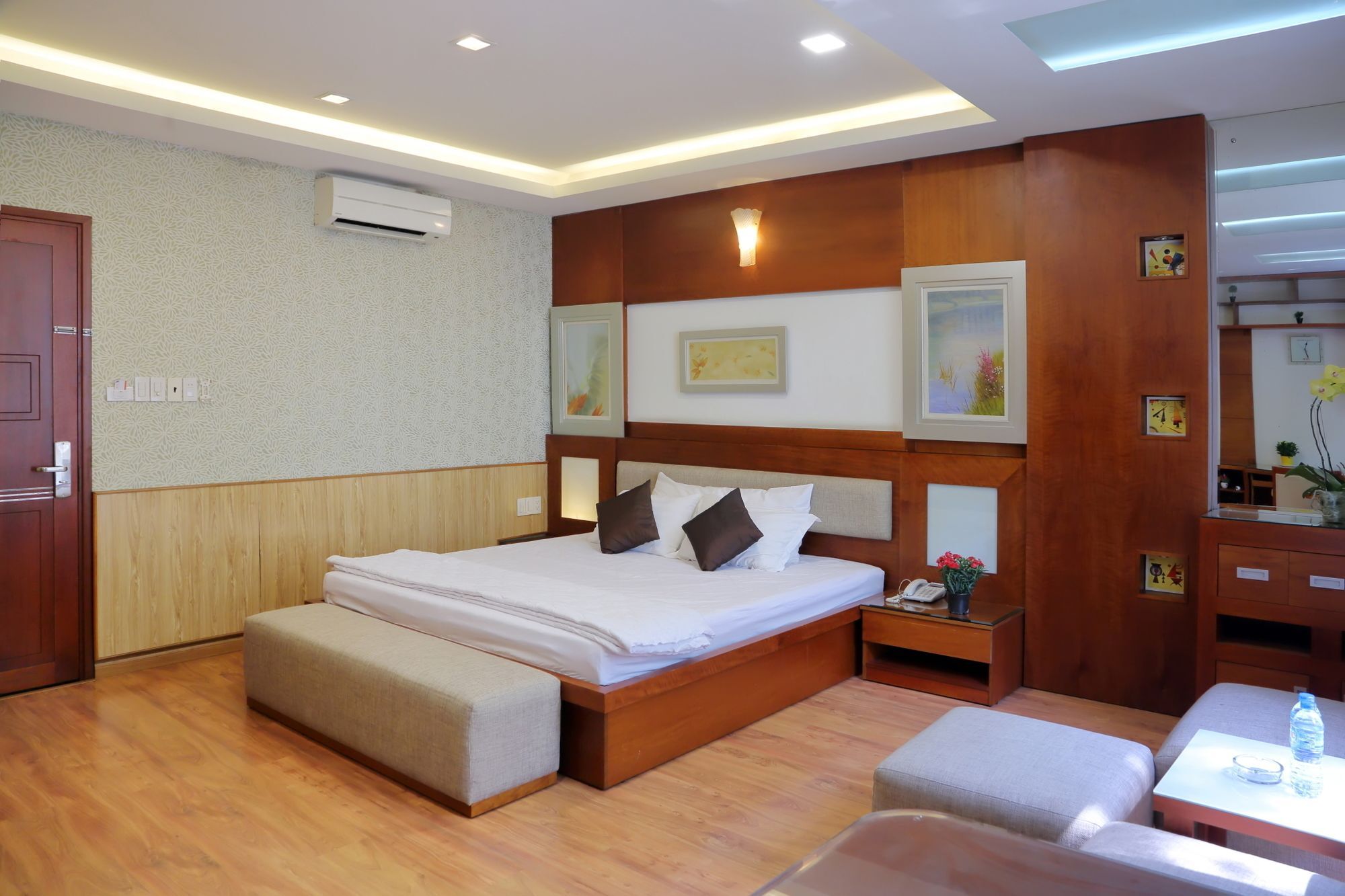 Khách sạn In Saigon - Phu My Hung 2